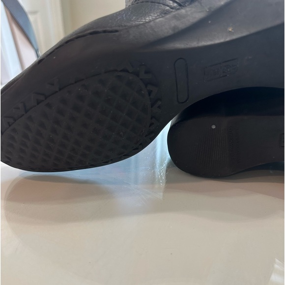 Merrell brand shoes size 9 - Picture 2 of 3